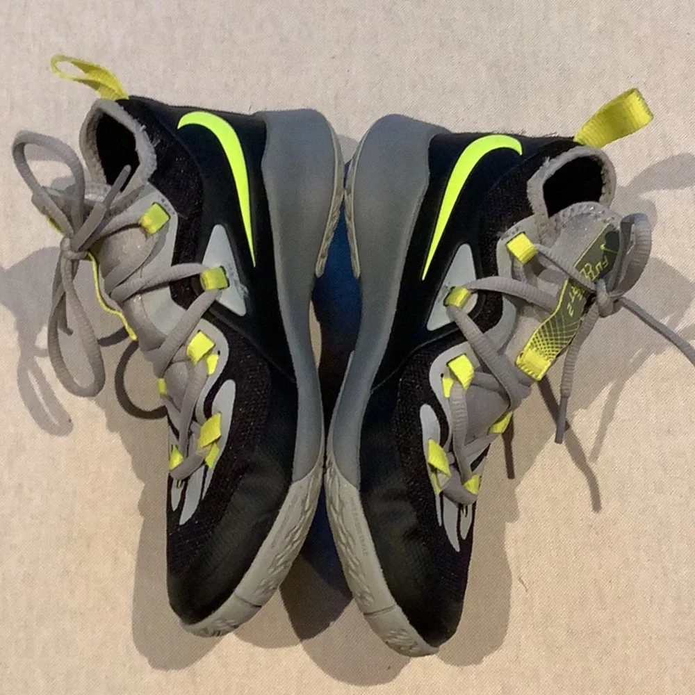Nike: Basketball SHOES - Gray/Black/Neon Yellow - Future Court 2 Size 3.5Y